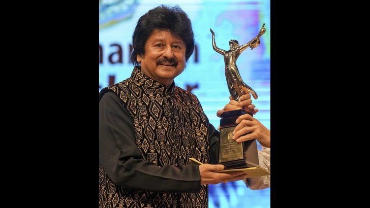 https://salarnews.in/public/uploads/images/newsimages/maannewsimage26022024_171234_Pankaj Udhas (1).jpg